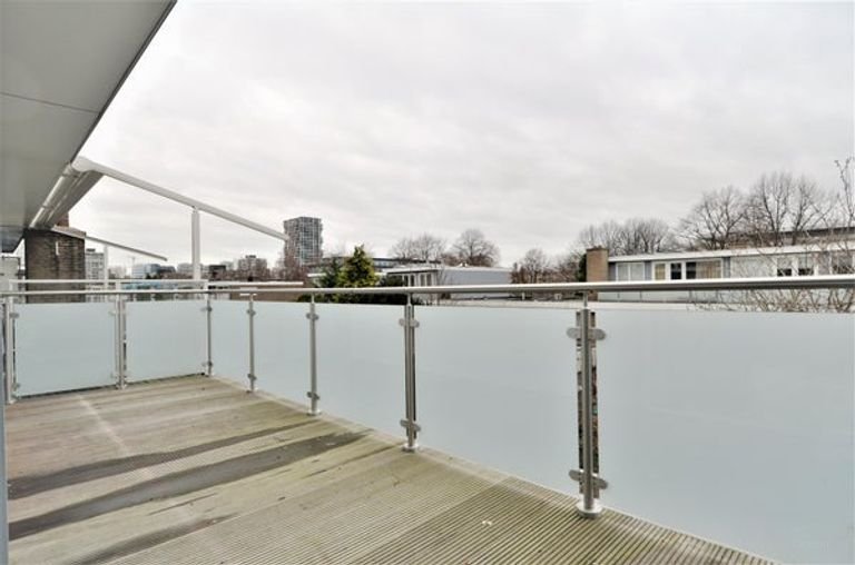 Renovated 250m² townhouse with garden - Image 56