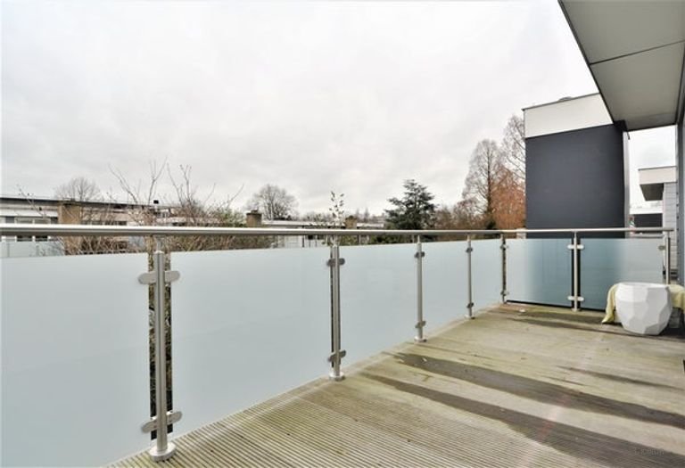 Renovated 250m² townhouse with garden - Image 57