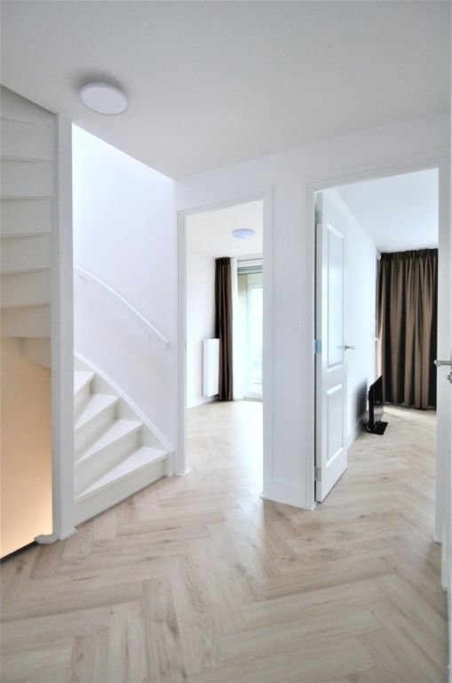 Renovated 250m² townhouse with garden - Image 38