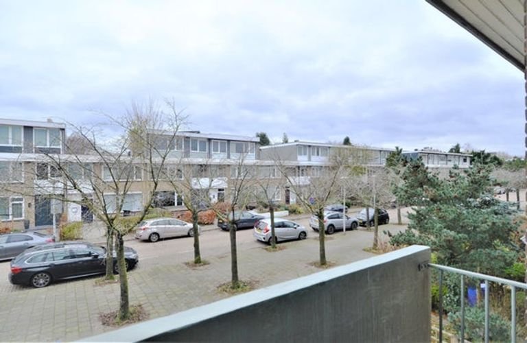 Renovated 250m² townhouse with garden - Image 42