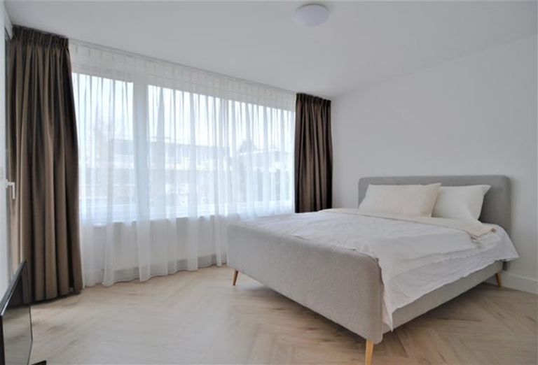 Renovated 250m² townhouse with garden - Image 39