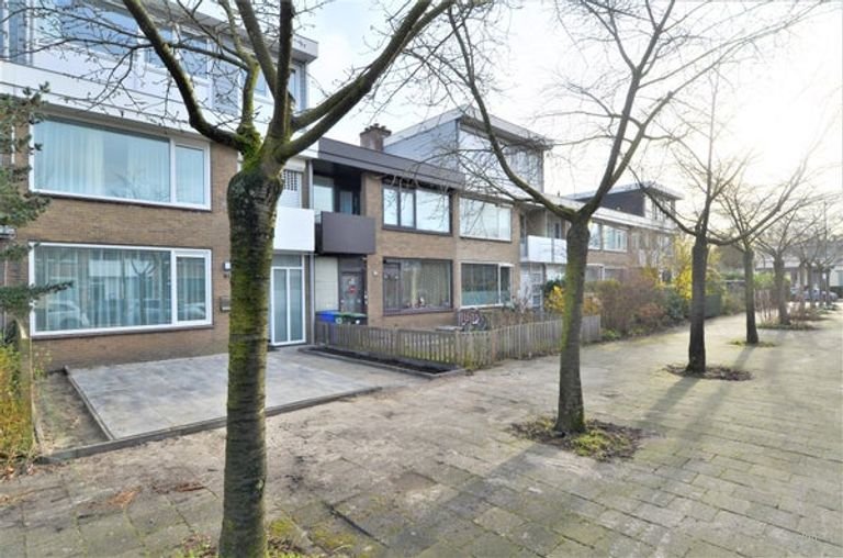 Renovated 250m² townhouse with garden - Image 75