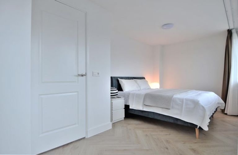 Renovated 250m² townhouse with garden - Image 54