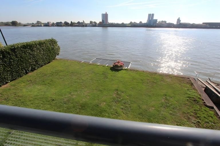 Living with a view of the River Lek - Image 28