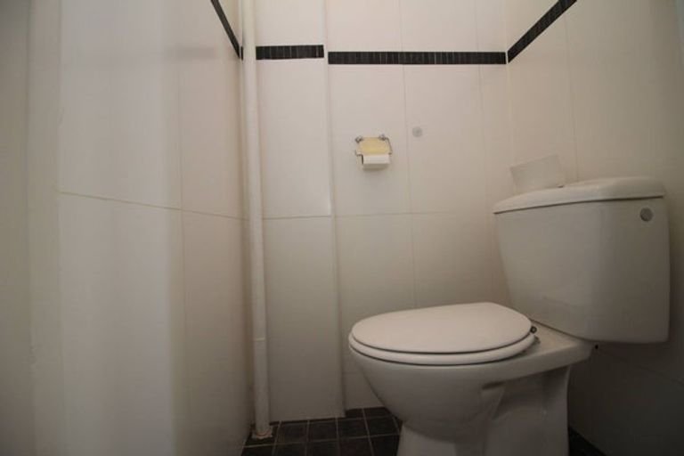 Furnished apartment with balcony near Clingendael - Image 5