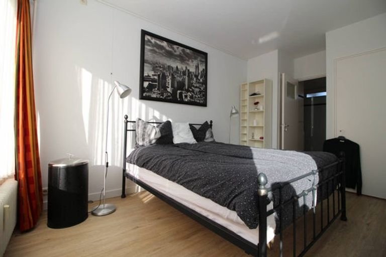 Furnished apartment with balcony near Clingendael - Image 4