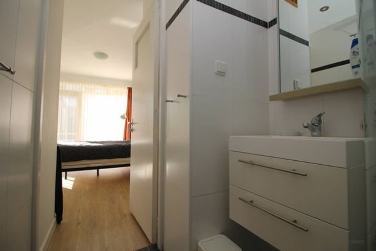 Furnished apartment with balcony near Clingendael - Image 6