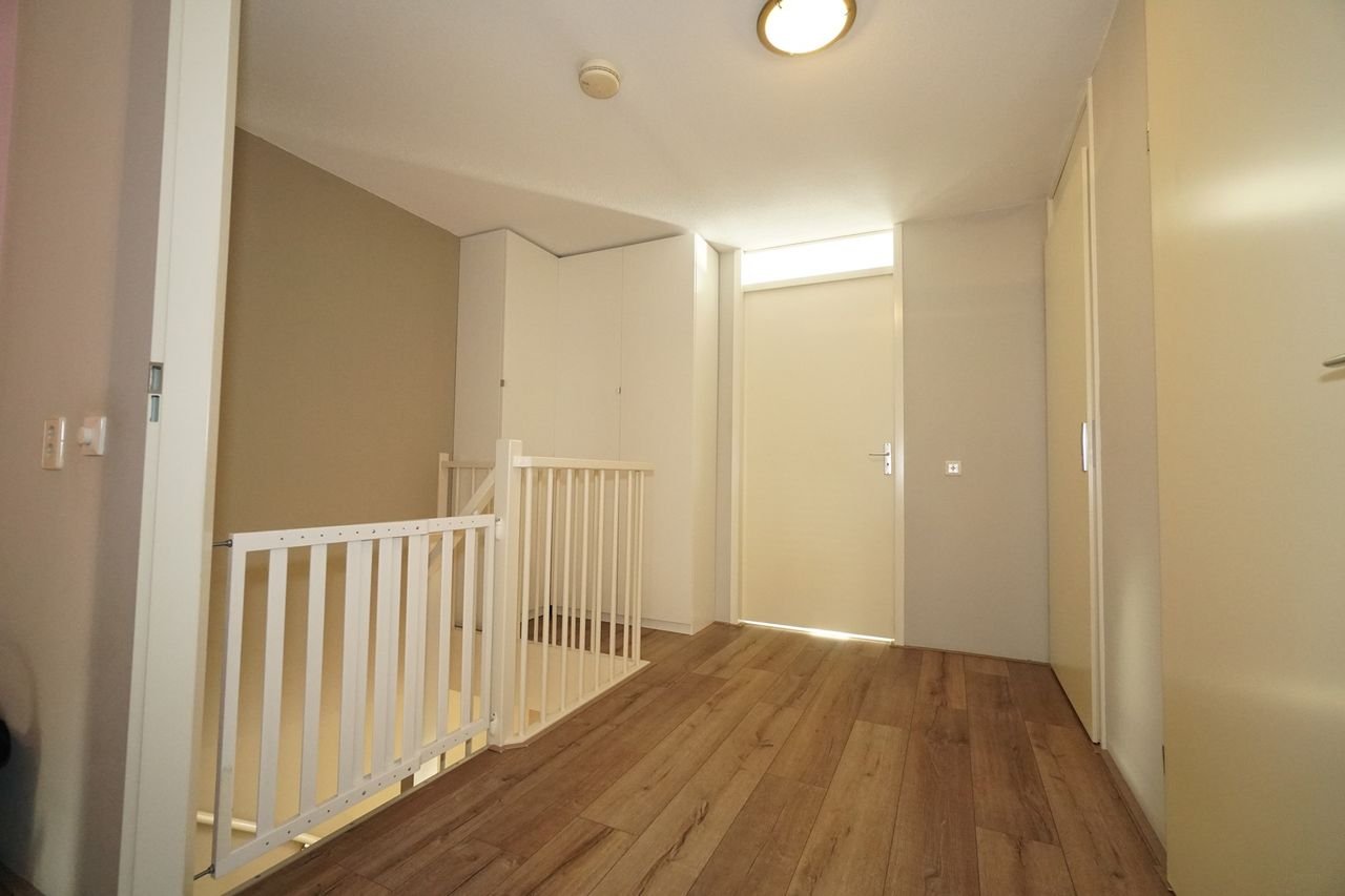 Spacious family home with sunroom and garden in Liskwartier - Image 8