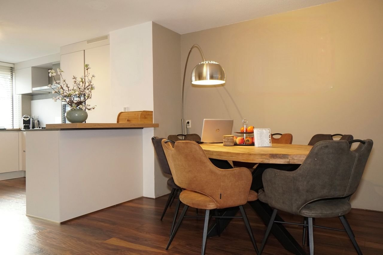 Spacious family home with sunroom and garden in Liskwartier - Image 2