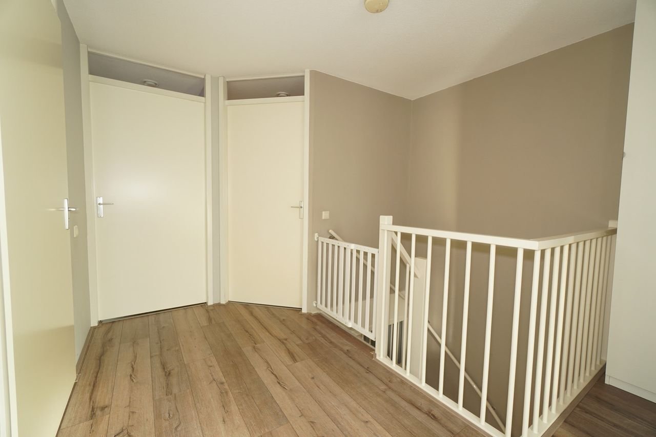 Spacious family home with sunroom and garden in Liskwartier - Image 7