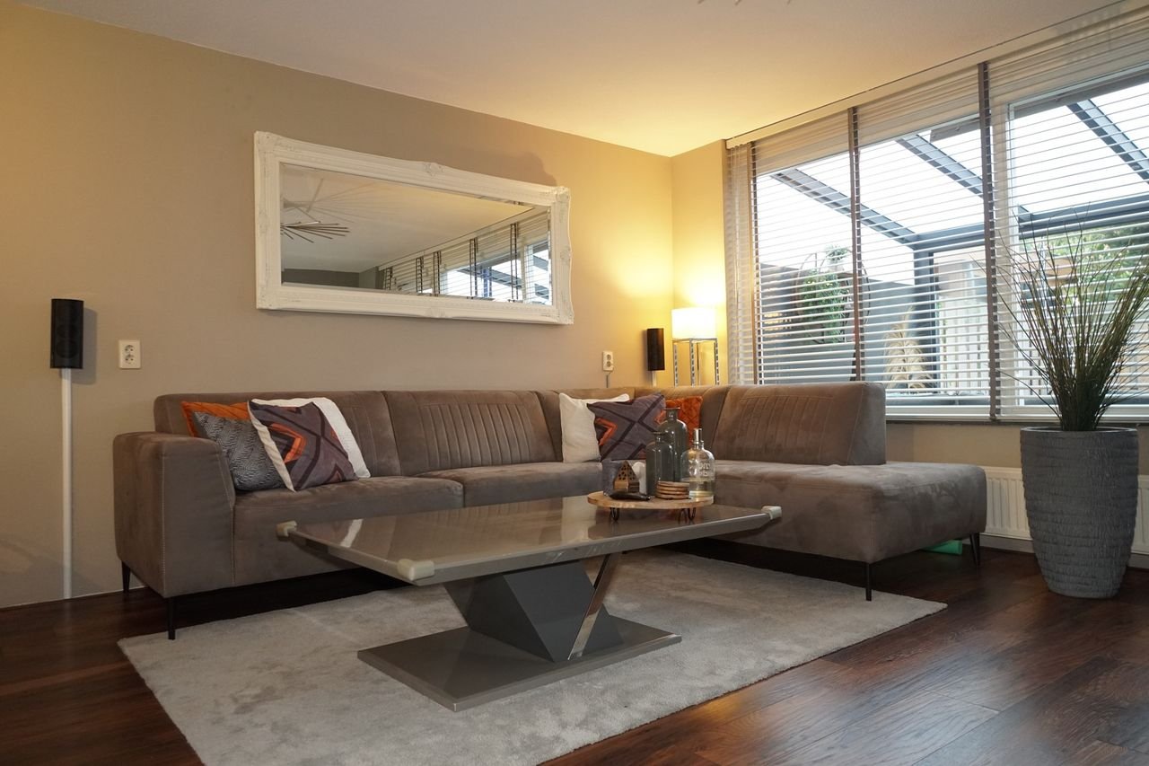 Spacious family home with sunroom and garden in Liskwartier - Image 4