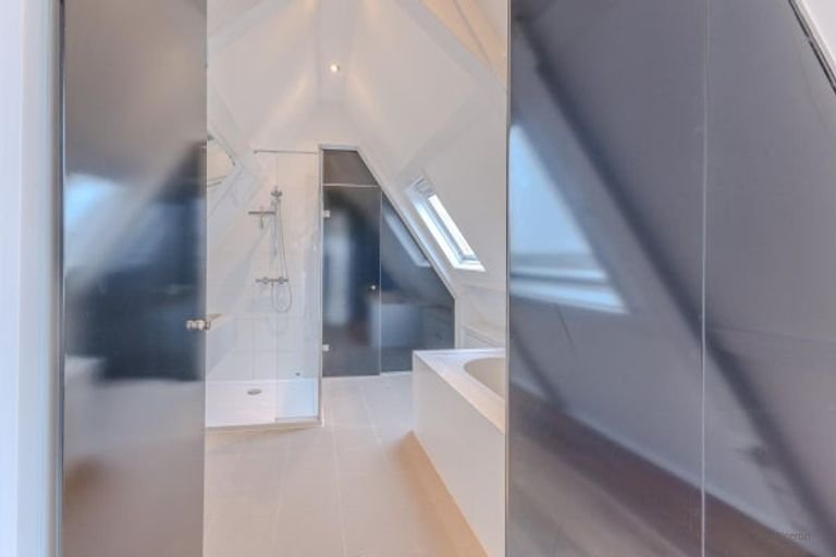 Double upper house in the 9 Streets - Image 33