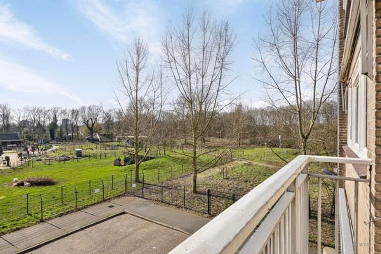 Spacious apartment with balcony in Den Bosch - Image 30