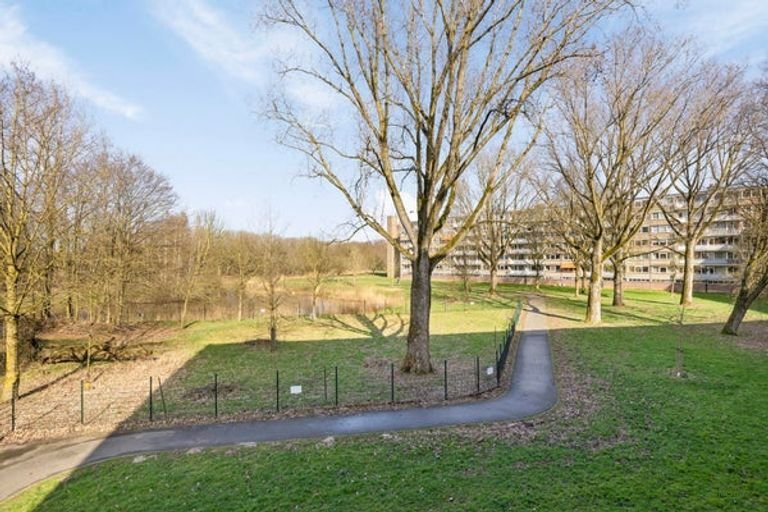 Spacious apartment with balcony in Den Bosch - Image 33