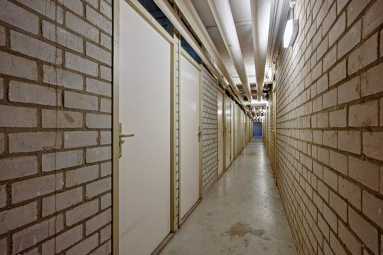 Spacious apartment with balcony in Den Bosch - Image 34