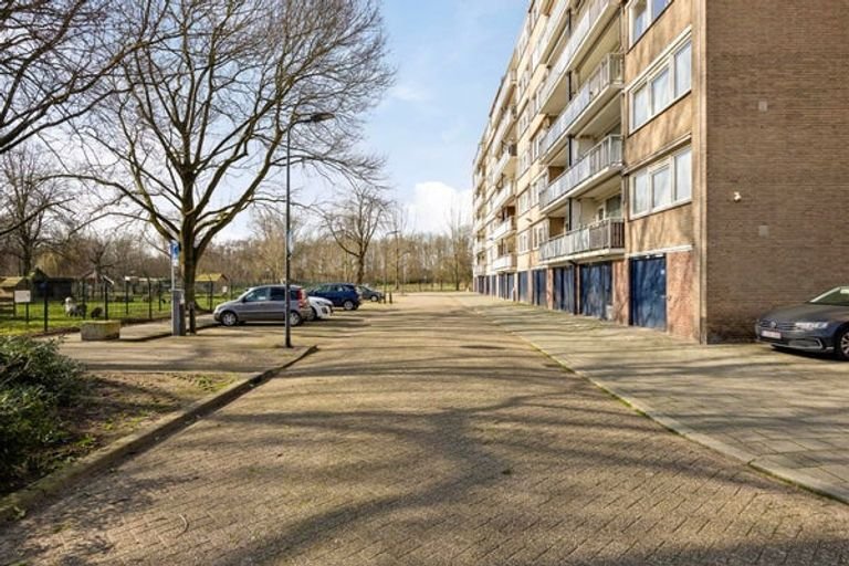 Spacious apartment with balcony in Den Bosch - Image 41