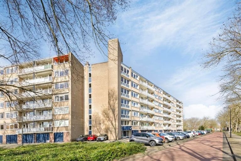 Spacious apartment with balcony in Den Bosch - Image 2