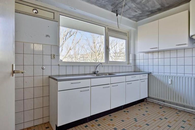 Spacious apartment with balcony in Den Bosch - Image 14