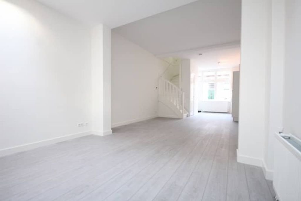 Renovated house with roof terrace - Image 2