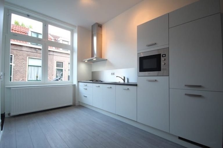 Renovated house with roof terrace - Image 6