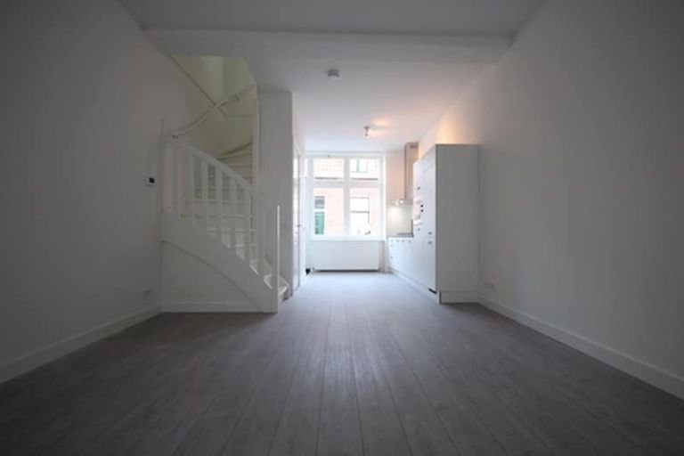 Renovated house with roof terrace - Image 5