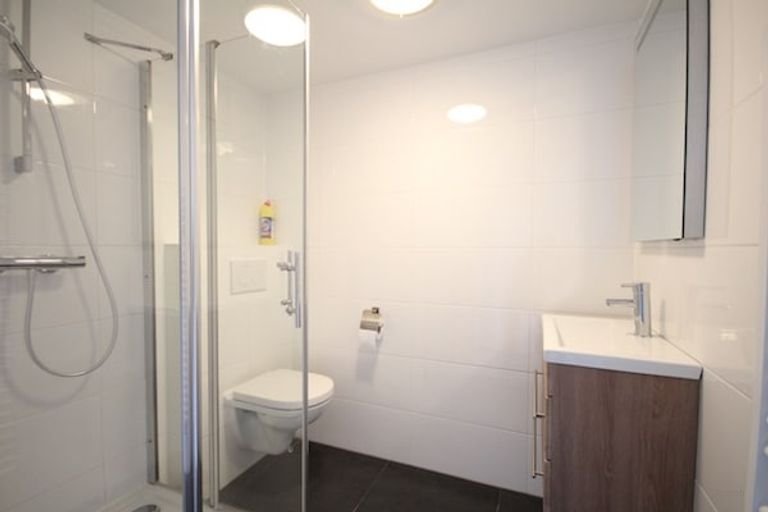 Renovated house with roof terrace - Image 9