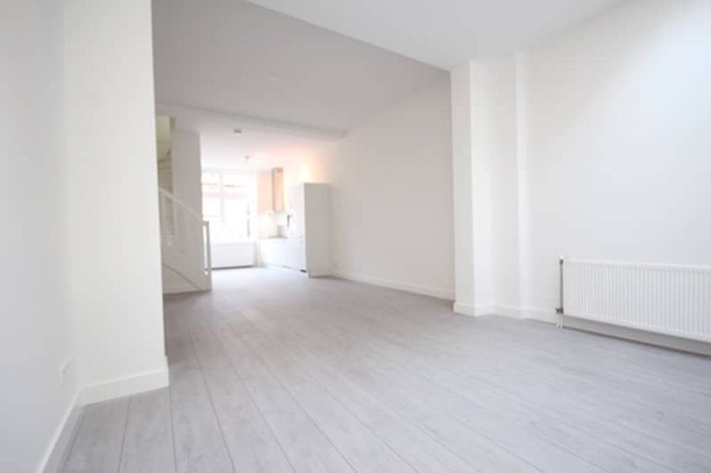 Renovated house with roof terrace - Image 3