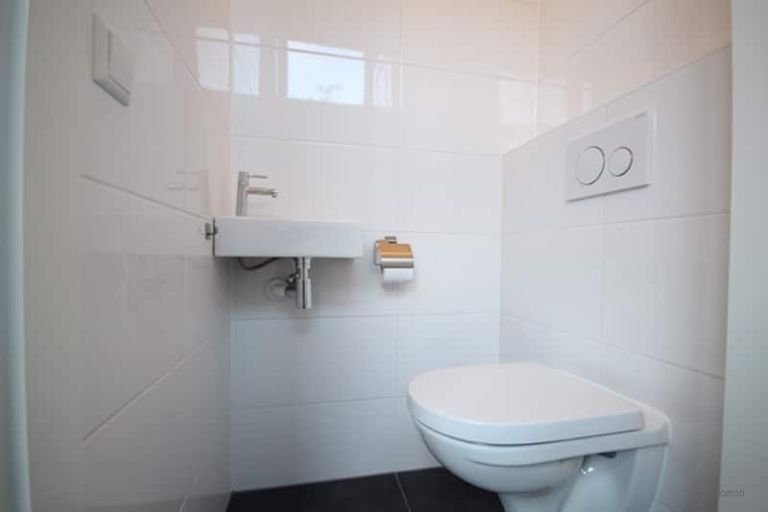 Renovated house with roof terrace - Image 7