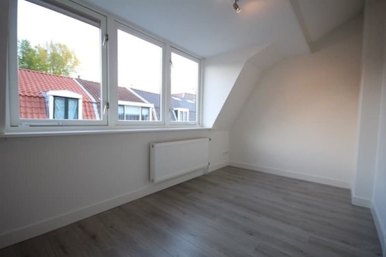 Renovated house with roof terrace - Image 8
