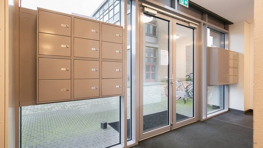 Bright 2-bedroom apartment with balcony - Image 3