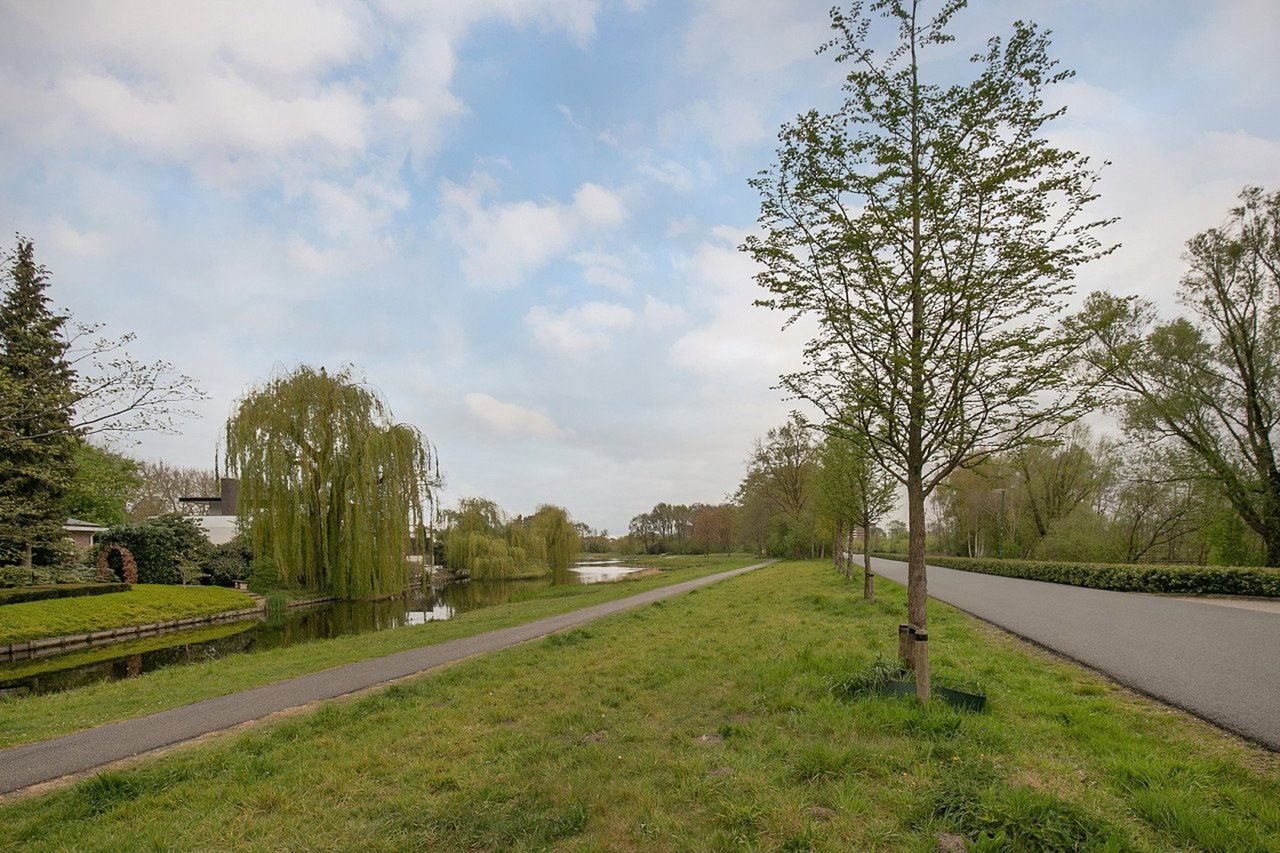 Bright 2-bedroom apartment with balcony - Image 22