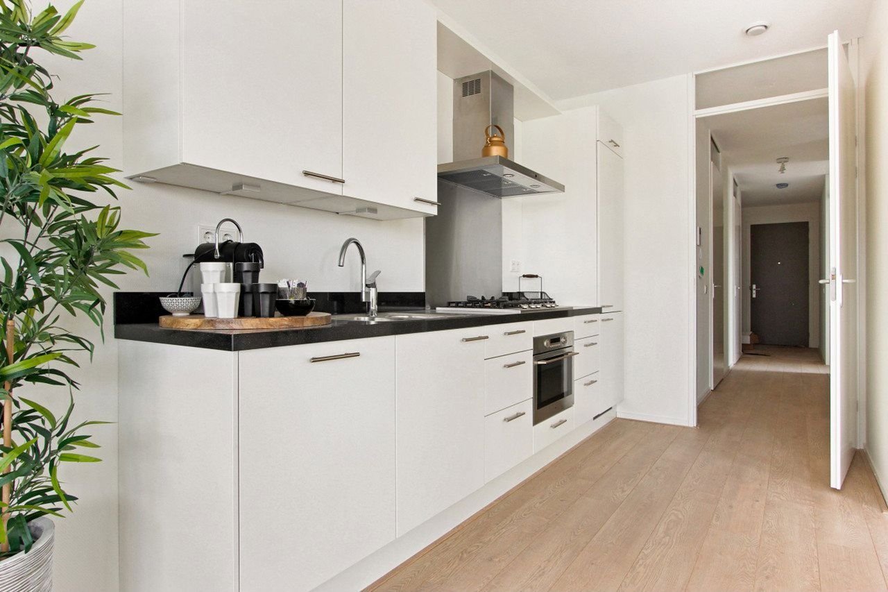 Bright 2-bedroom apartment with balcony - Image 11