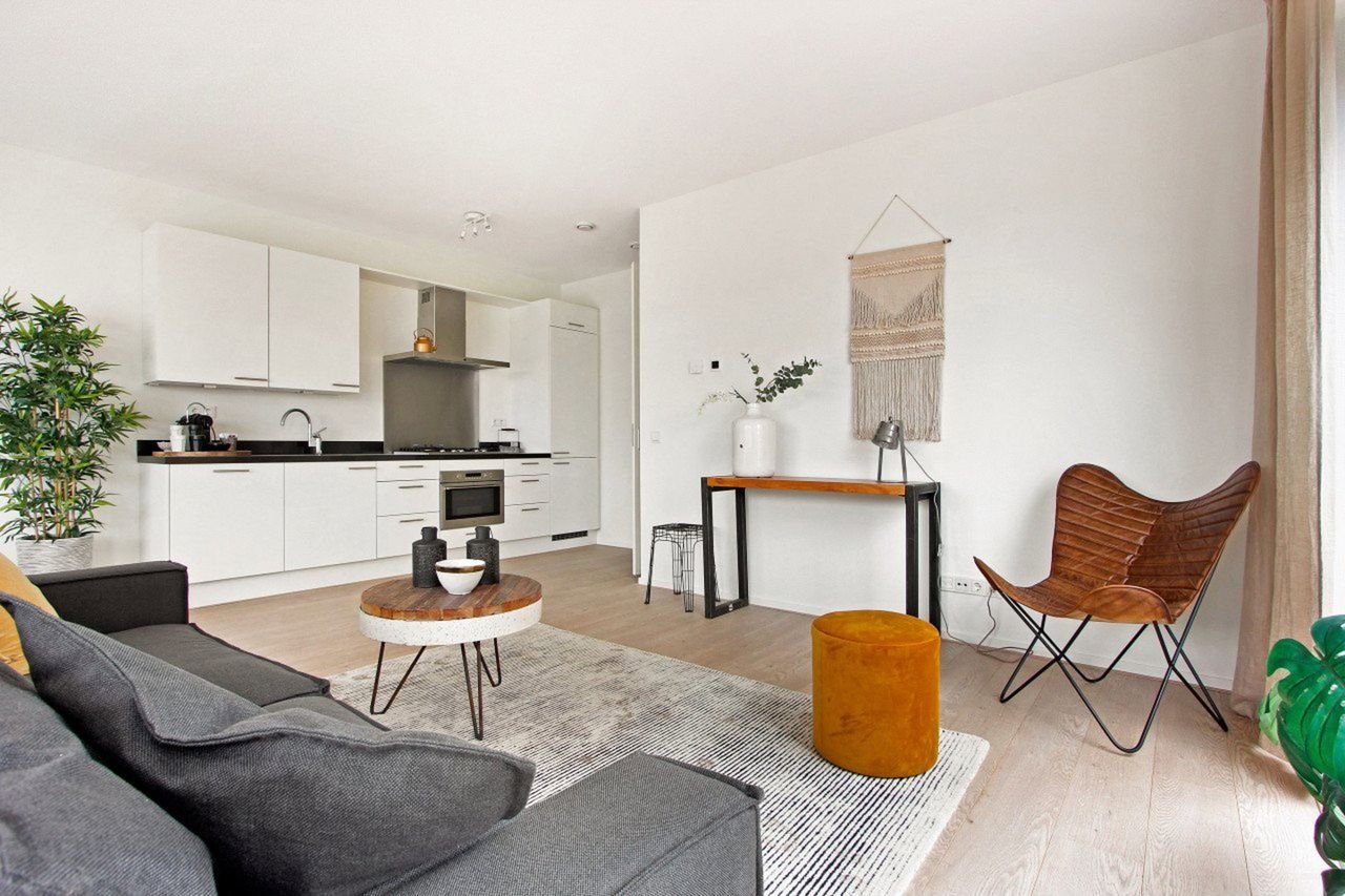 Bright 2-bedroom apartment with balcony - Image 9