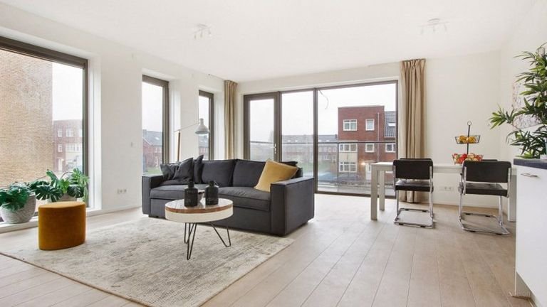 Bright 2-bedroom apartment with balcony - Image 5