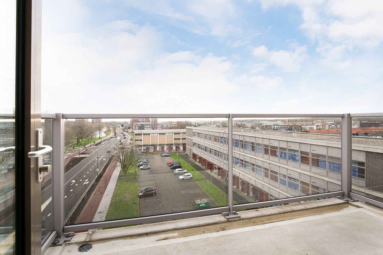 Bright 2-bedroom apartment with balcony - Image 18