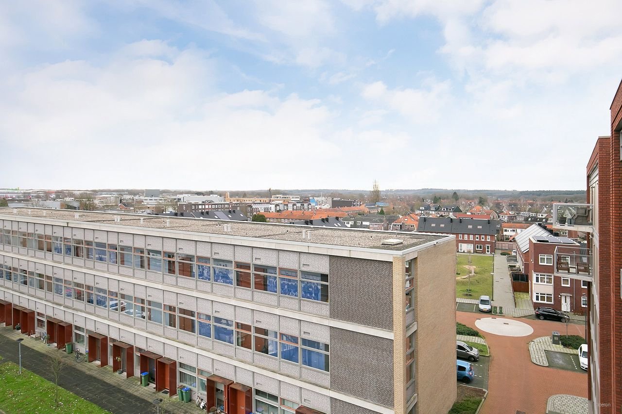 Bright 2-bedroom apartment with balcony - Image 19