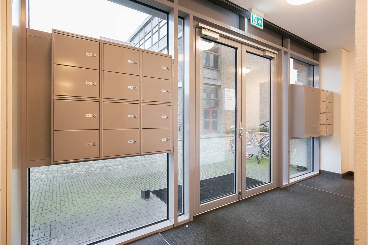 Bright 2-bedroom apartment with balcony - Image 7