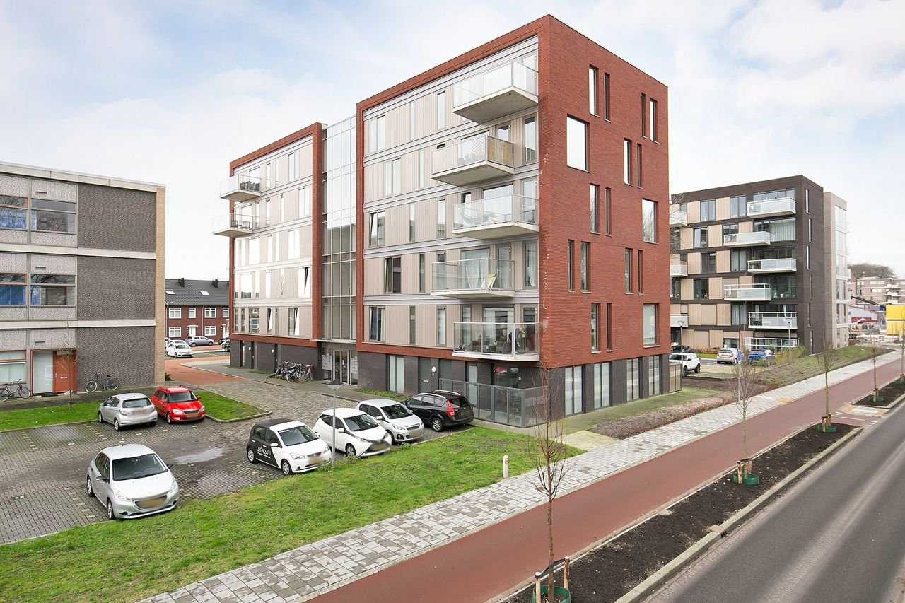 Bright 2-bedroom apartment with balcony - Image 23