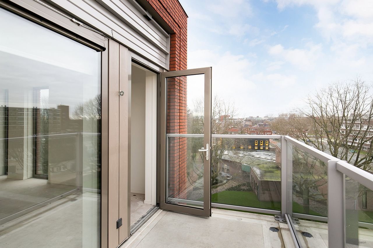 Bright 2-bedroom apartment with balcony - Image 17