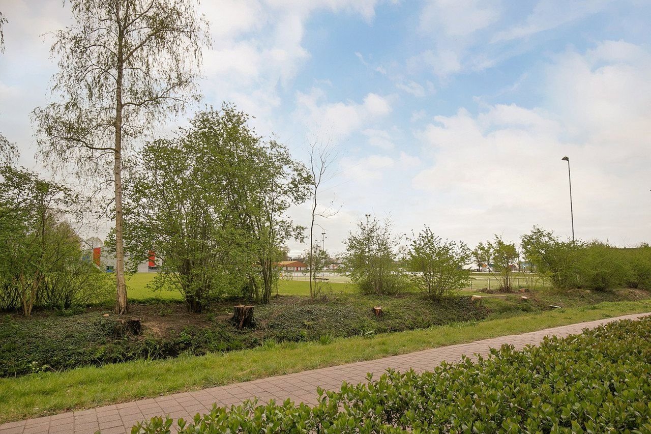 Bright 2-bedroom apartment with balcony - Image 21