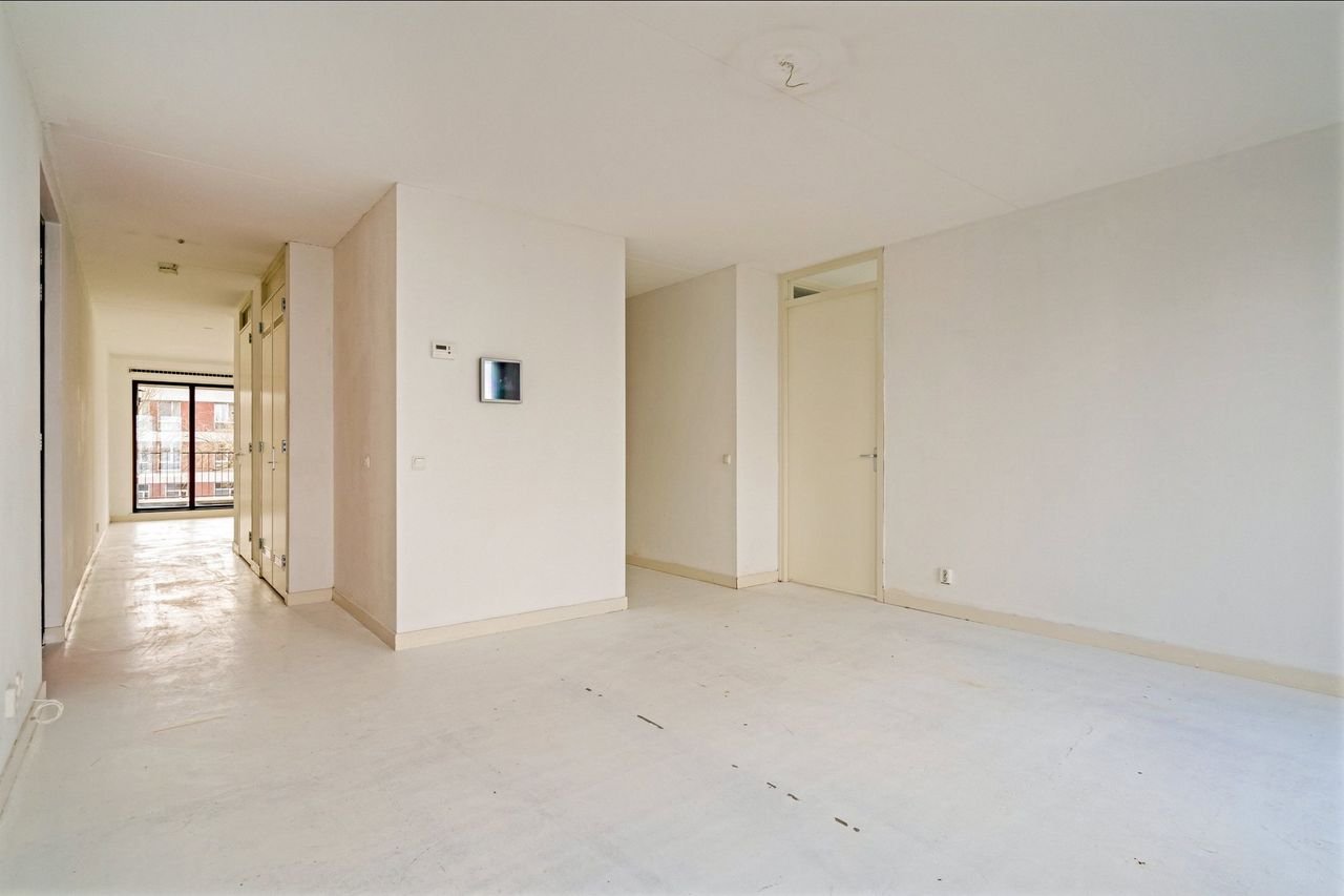 Spacious apartment with views over the IJmeer - Image 8