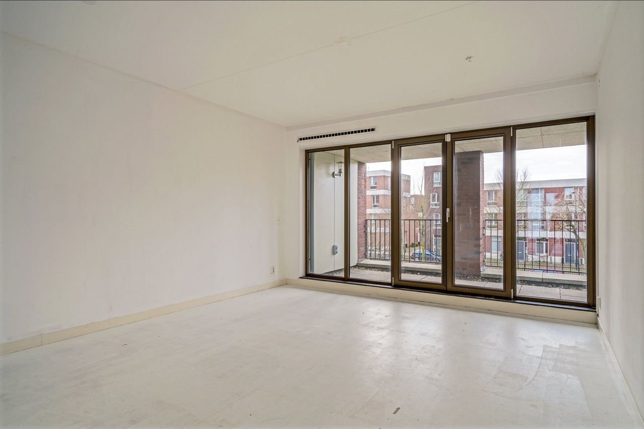 Spacious apartment with views over the IJmeer - Image 14