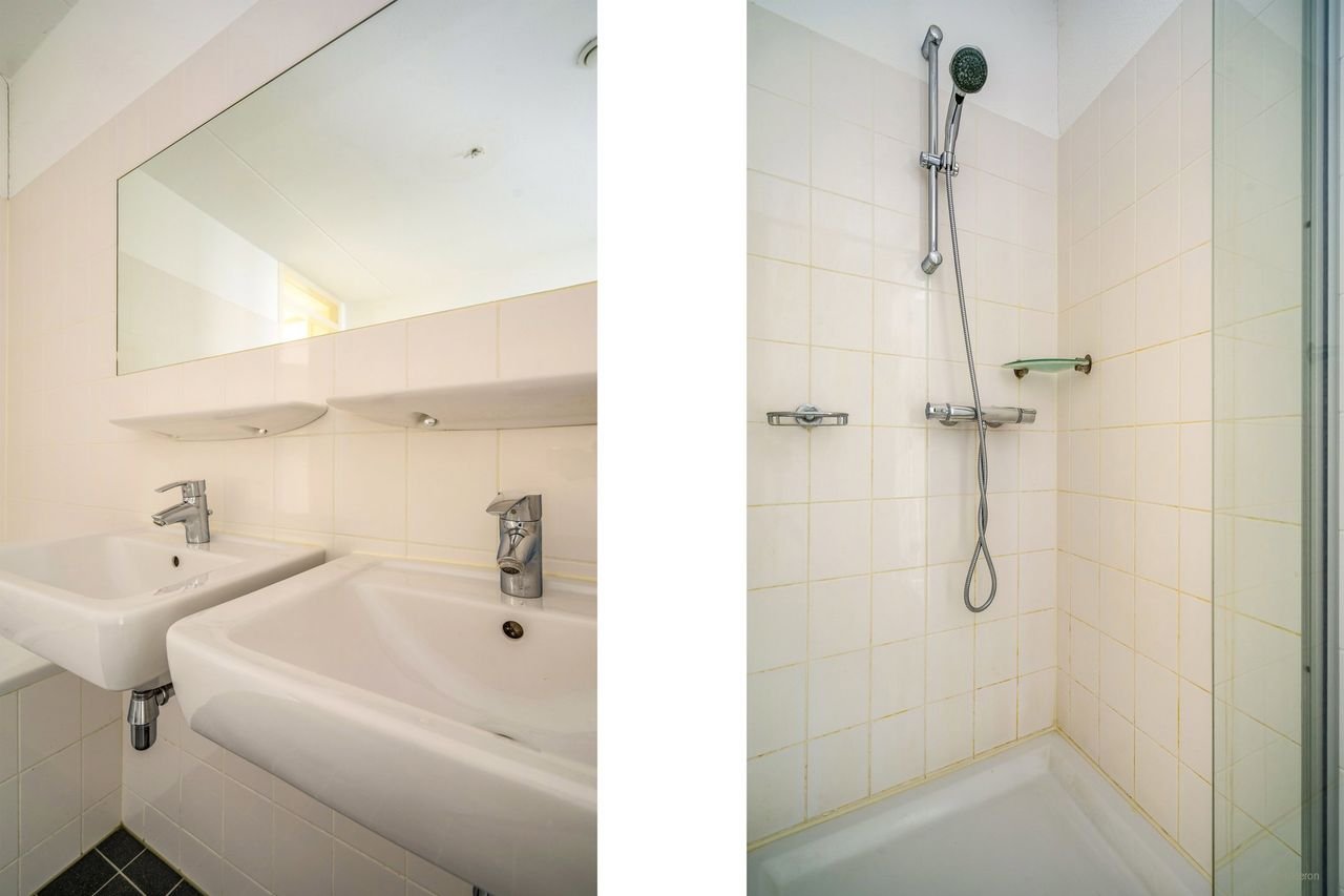 Spacious apartment with views over the IJmeer - Image 16