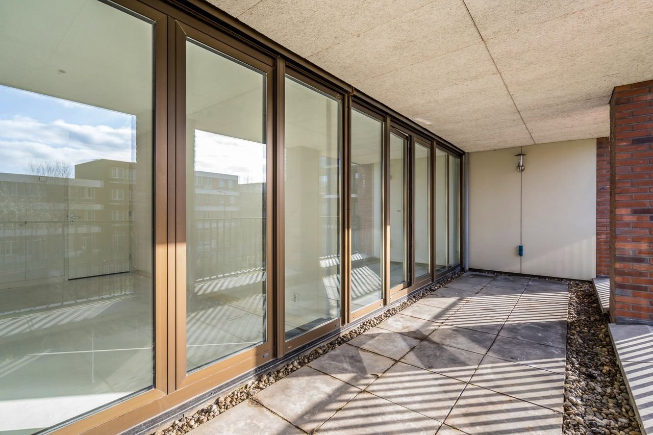 Spacious apartment with views over the IJmeer - Image 17