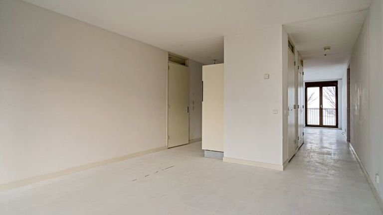 Spacious apartment with views over the IJmeer - Image 4