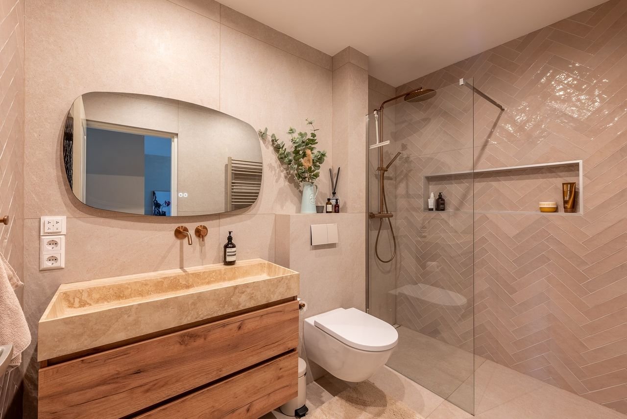 Bright 2-bedroom apartment with balcony - Image 13