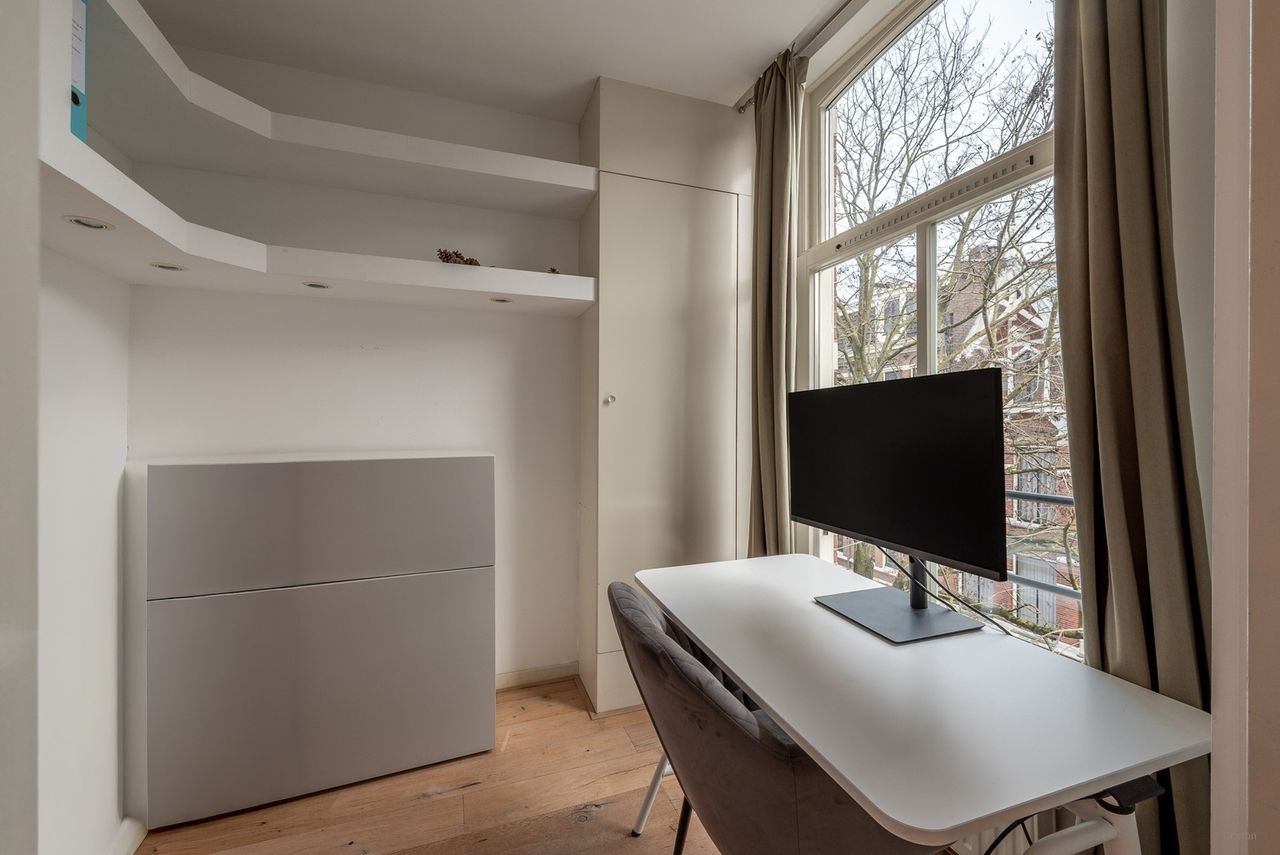 Bright 2-bedroom apartment with balcony - Image 14