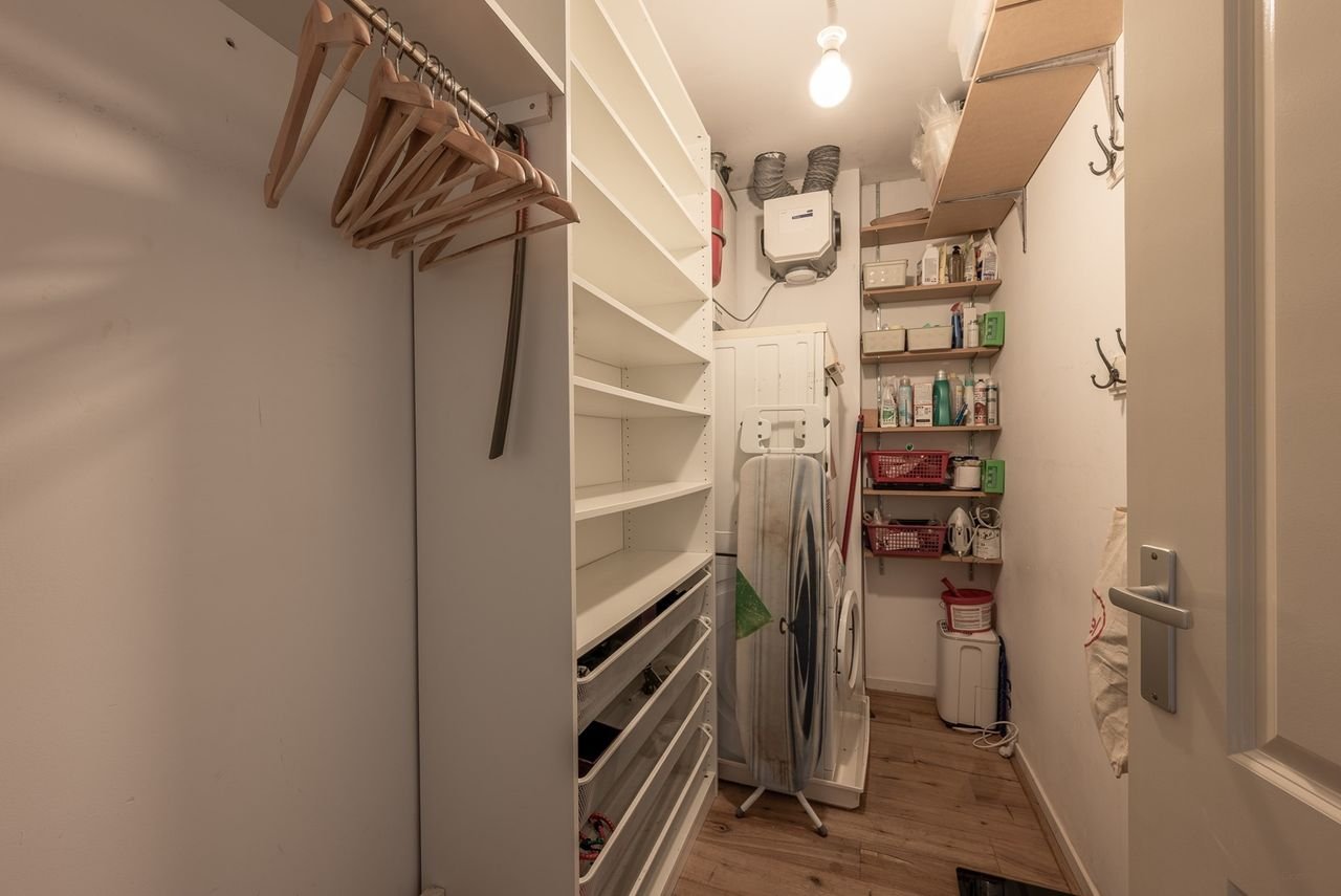 Bright 2-bedroom apartment with balcony - Image 15