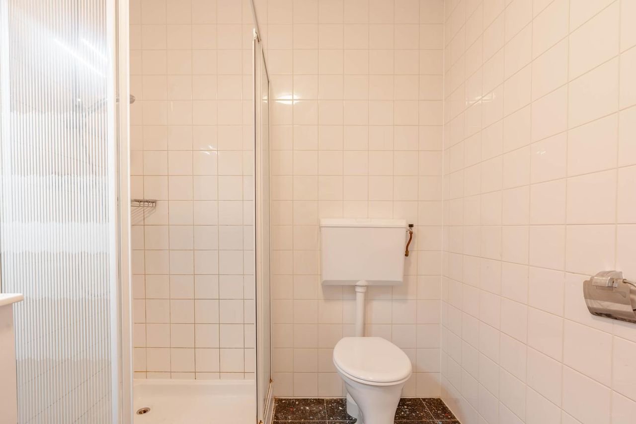 Fresh apartment on Nassaukade: sharing allowed - Image 23