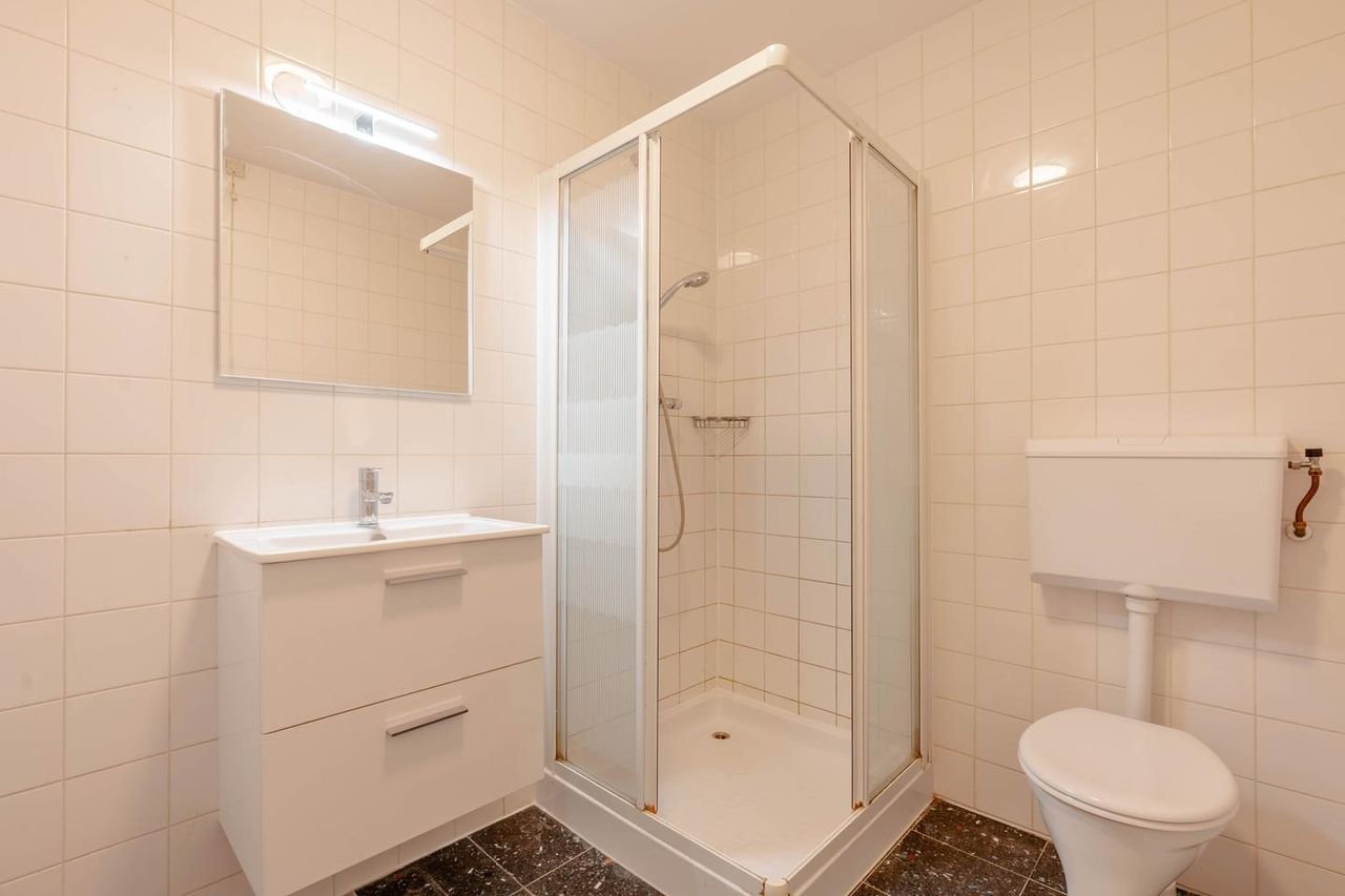 Fresh apartment on Nassaukade: sharing allowed - Image 25